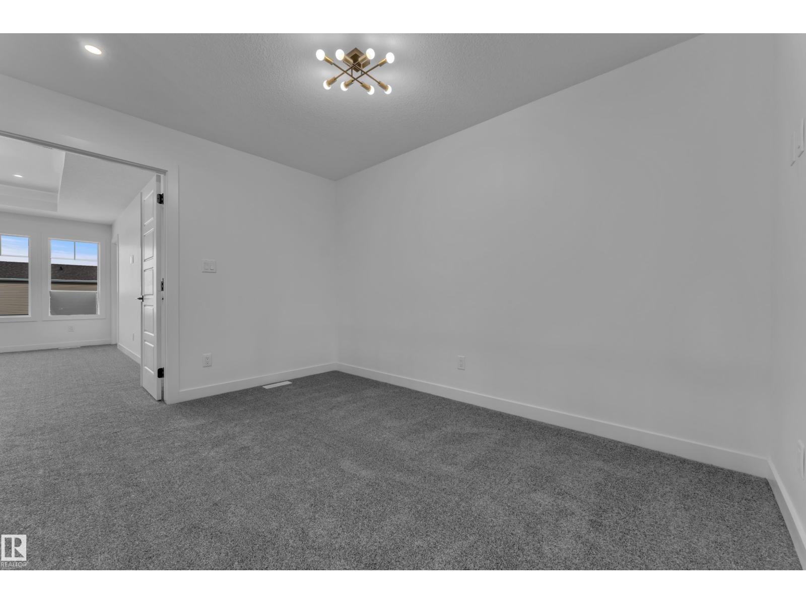 10711 98 St Property Photo 14