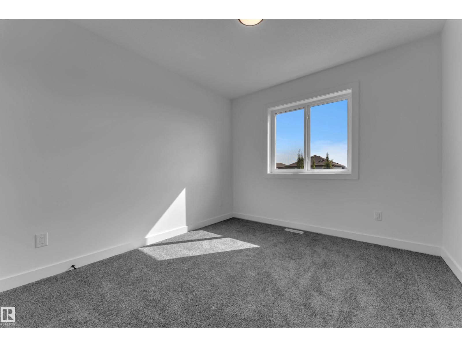 10711 98 St Property Photo 21
