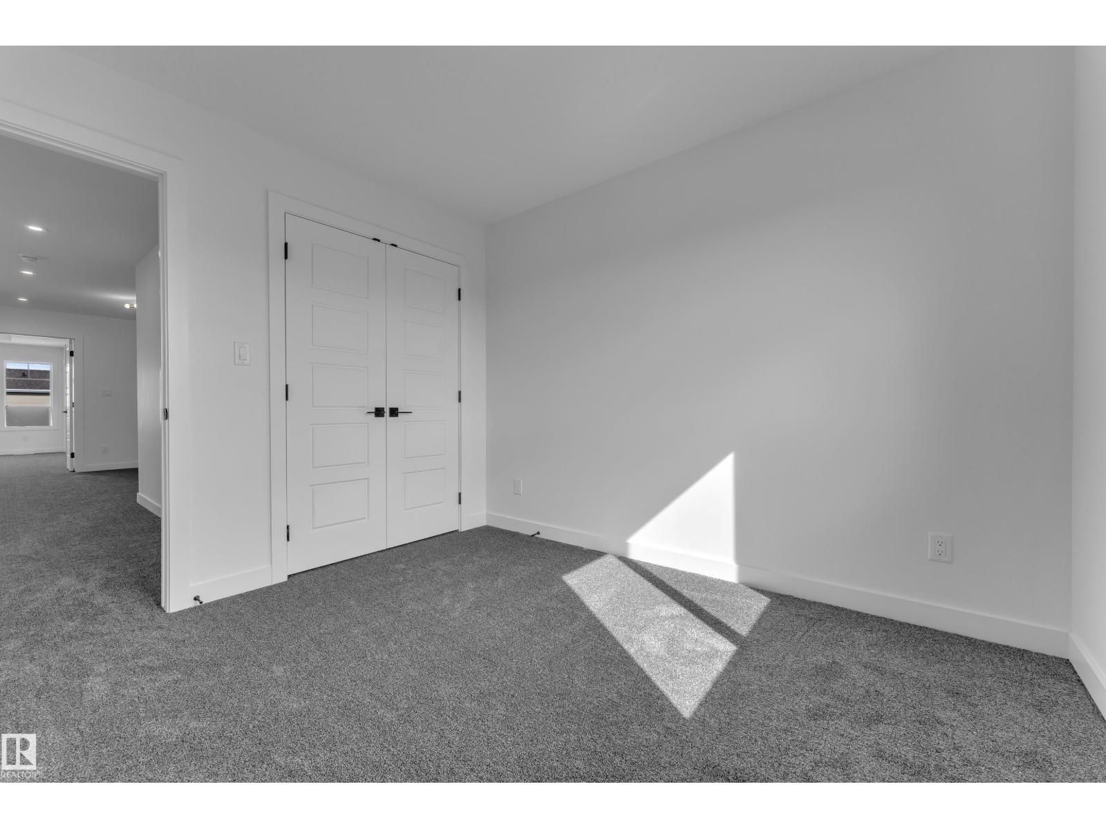 10711 98 St Property Photo 23