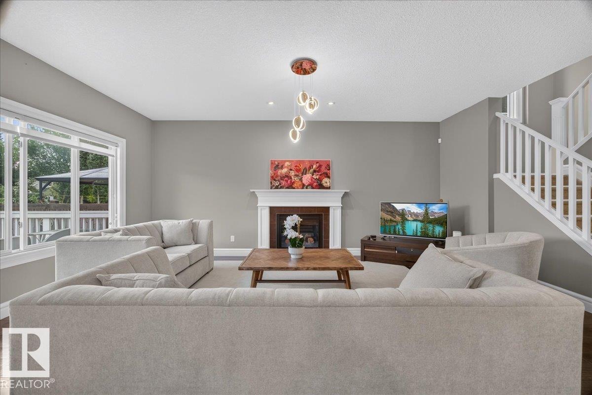 11408 15 Av Sw Property Photo 1