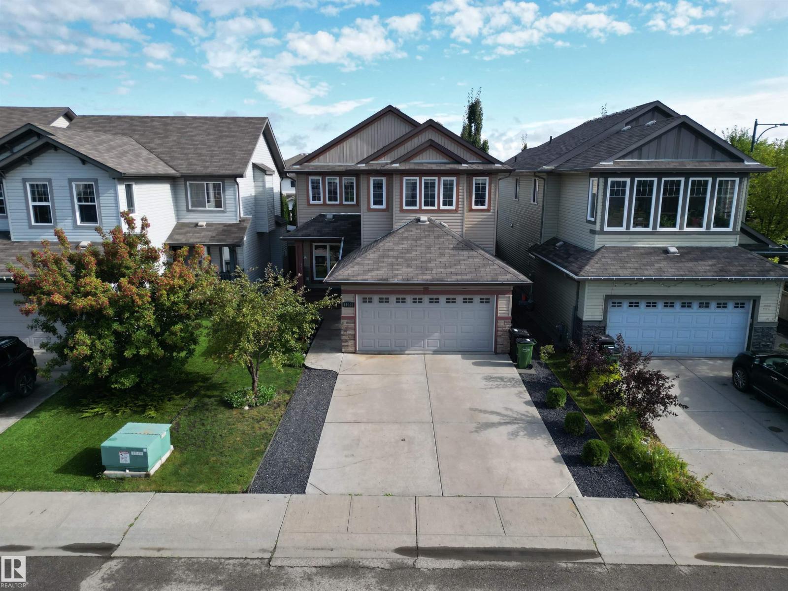 11408 15 Av Sw Property Photo 3