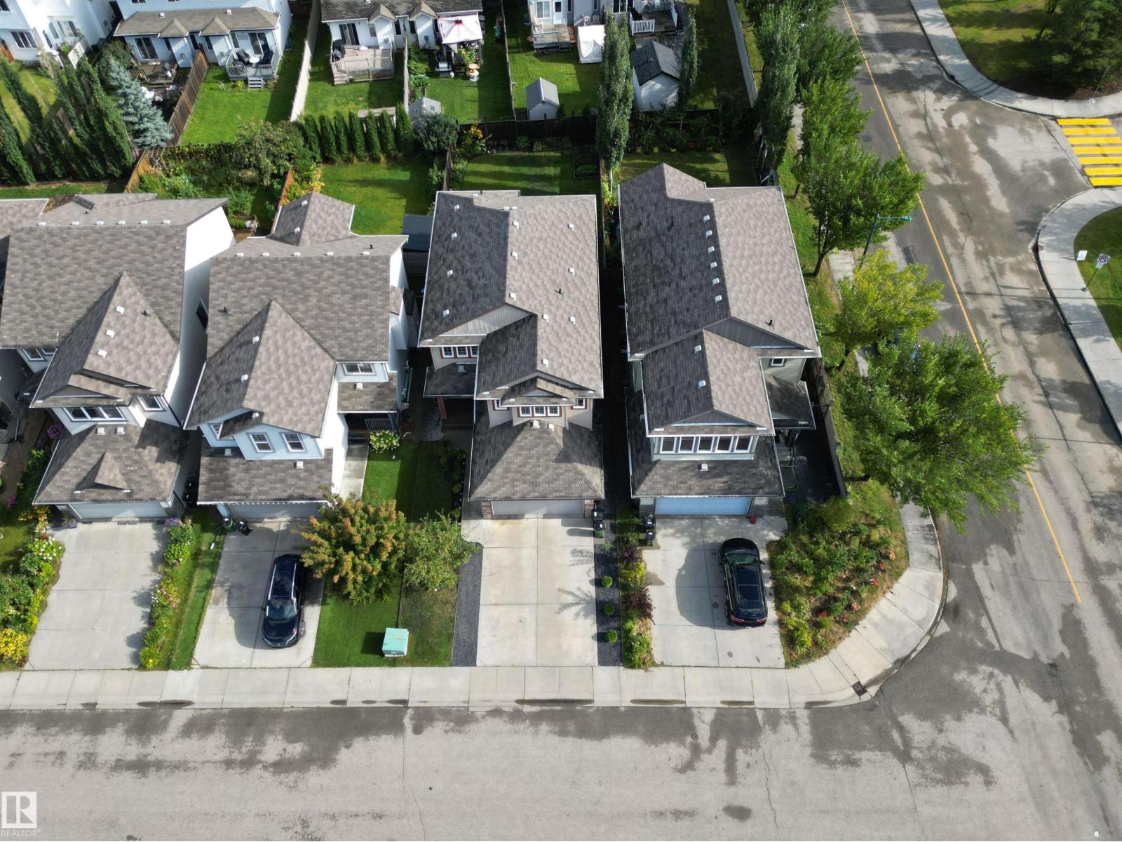 11408 15 Av Sw Property Photo 4
