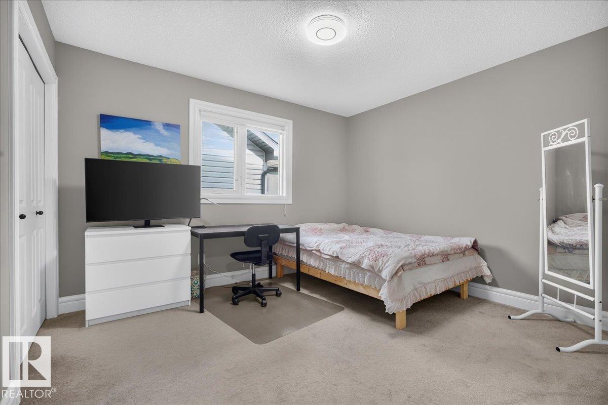 11408 15 Av Sw Property Photo 34