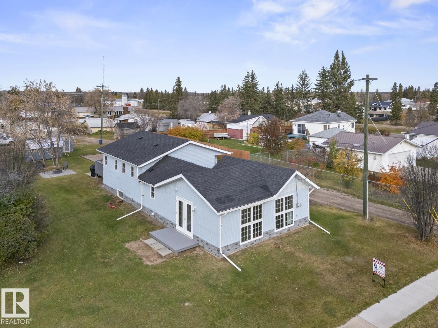4820 51 St Property Photo 1