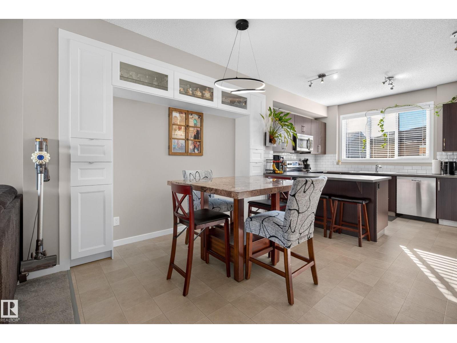 360 Charlesworth Dr Sw Property Photo 7