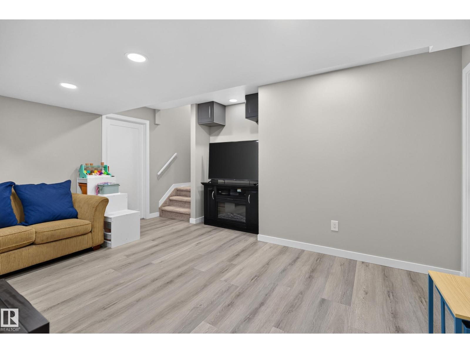 360 Charlesworth Dr Sw Property Photo 21