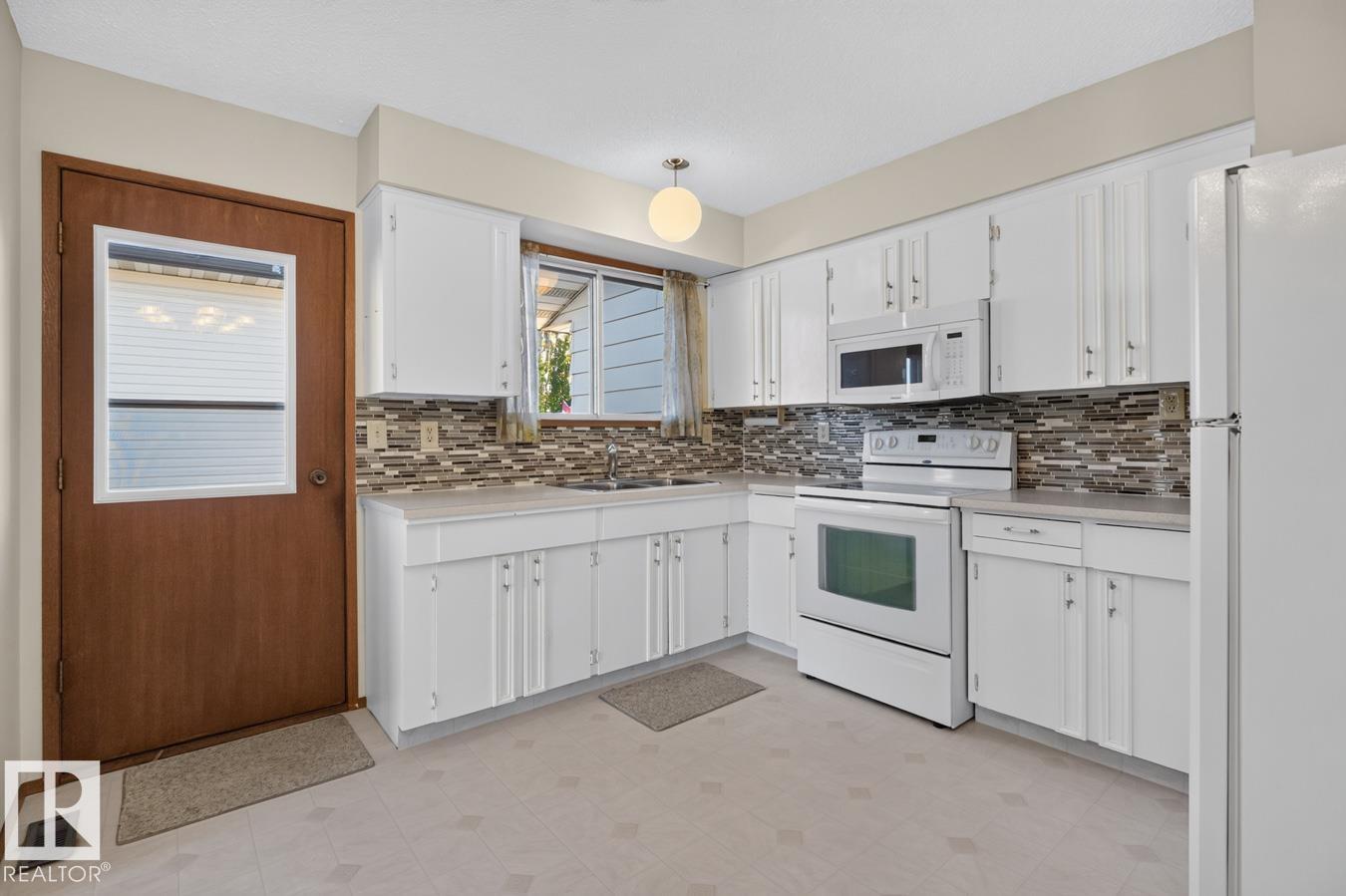 3047 143 Av Nw Property Photo 13