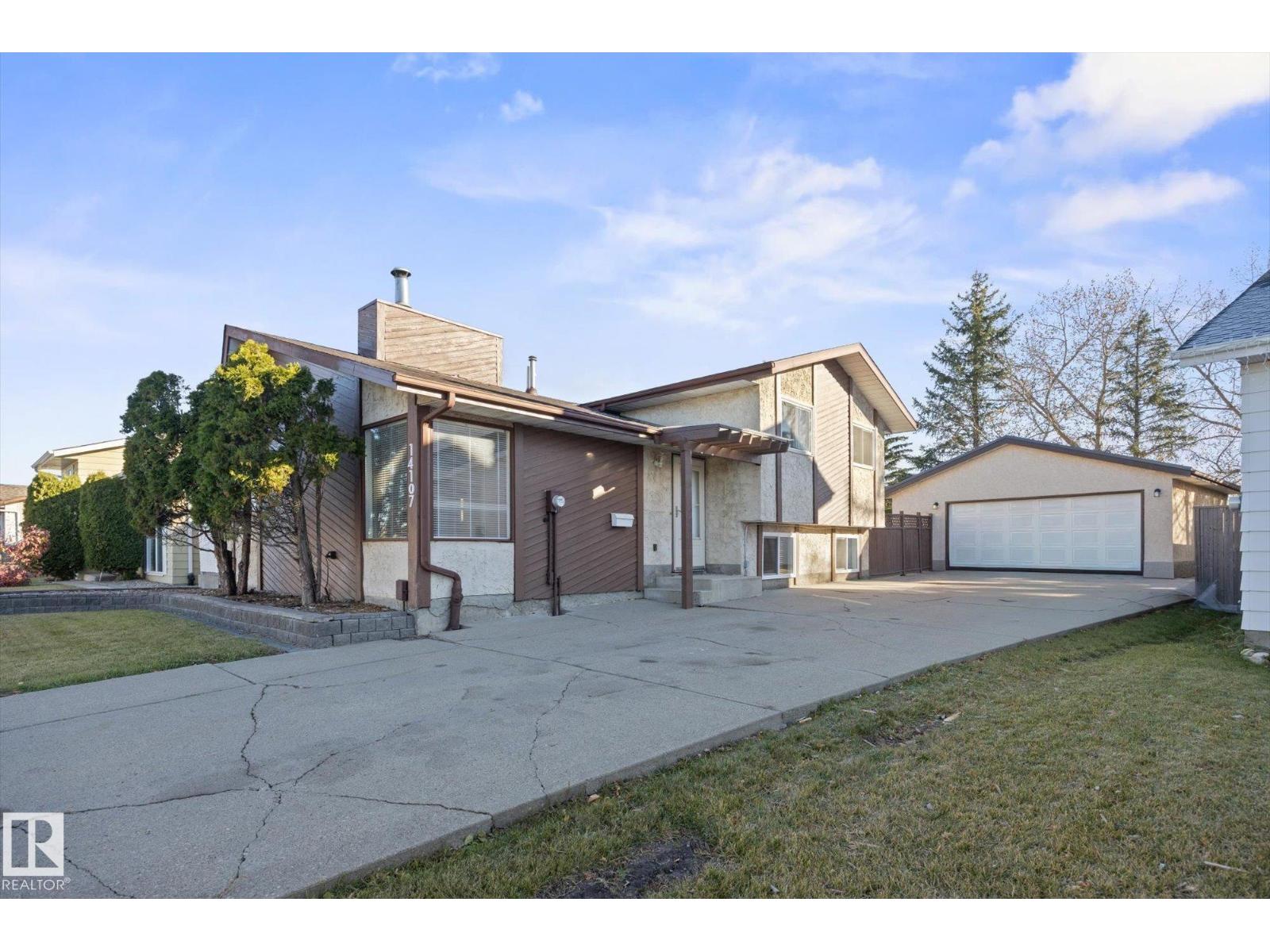 14107 114 St Nw Property Photo 1
