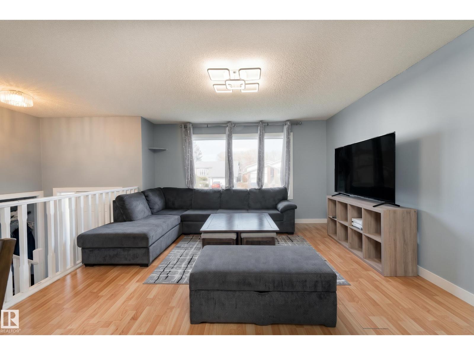 4535 30 Av Nw Property Photo 2