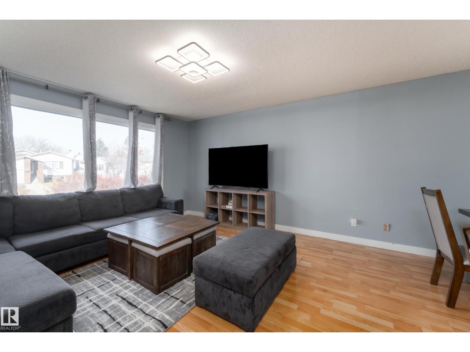 4535 30 Av Nw Property Photo 3