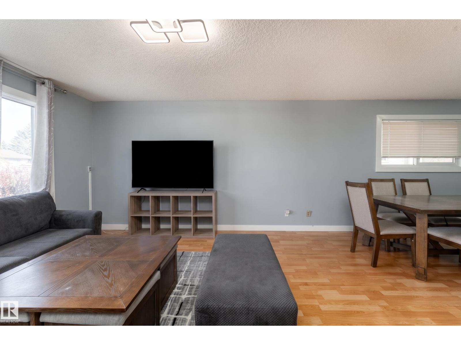 4535 30 Av Nw Property Photo 4