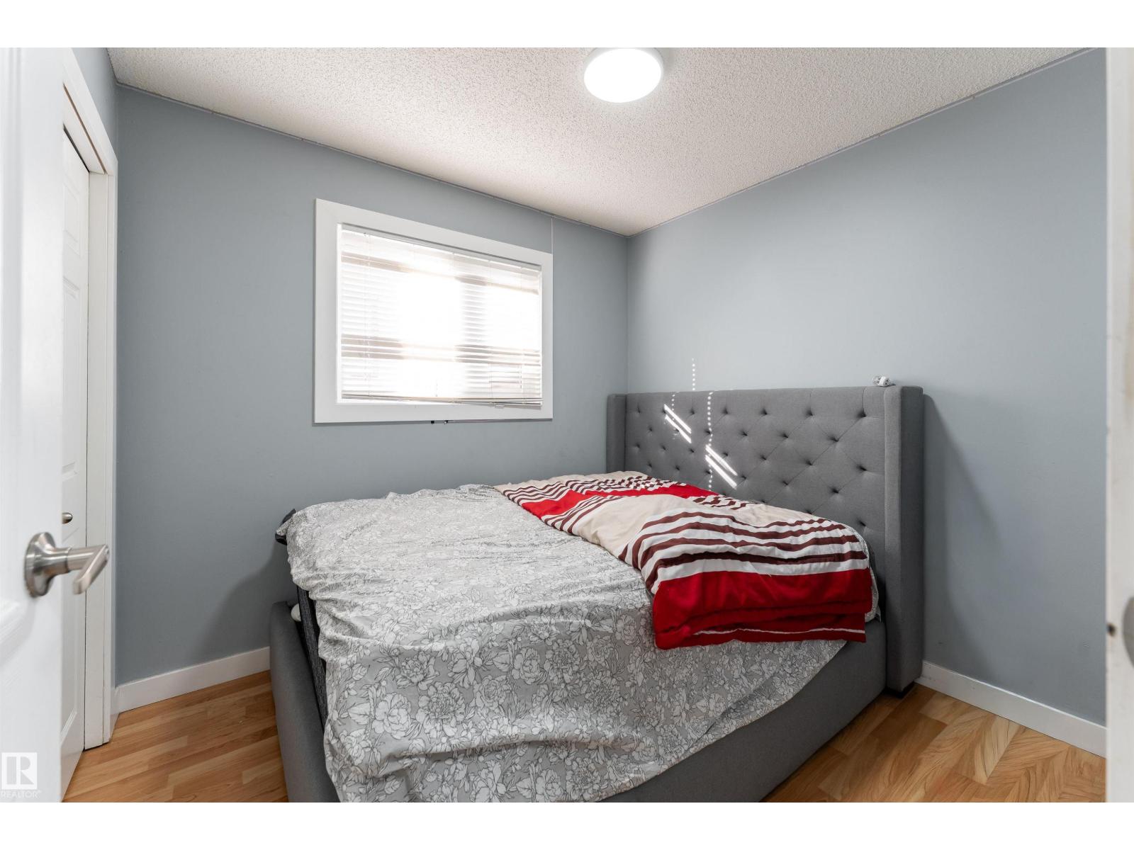 4535 30 Av Nw Property Photo 8