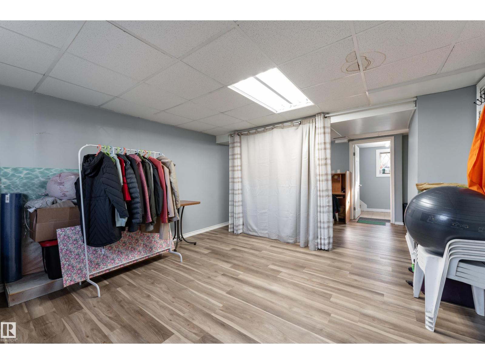 4535 30 Av Nw Property Photo 21