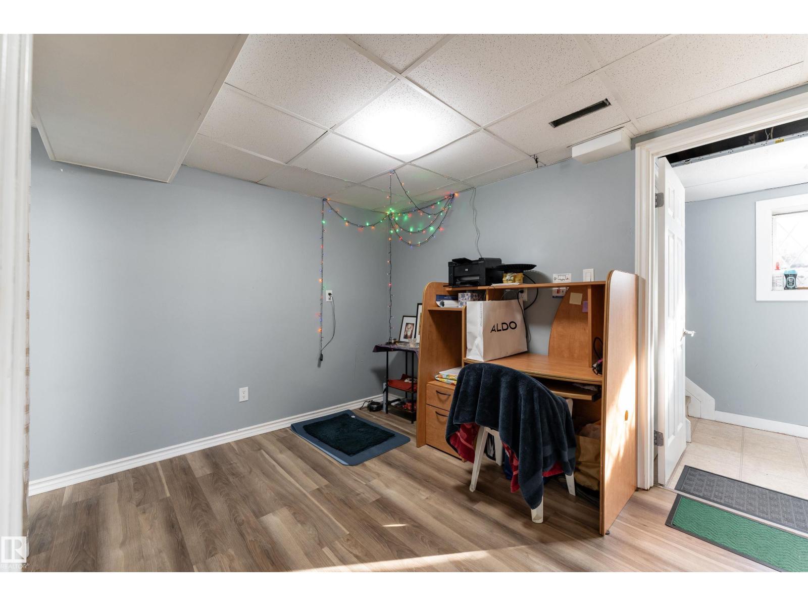 4535 30 Av Nw Property Photo 25