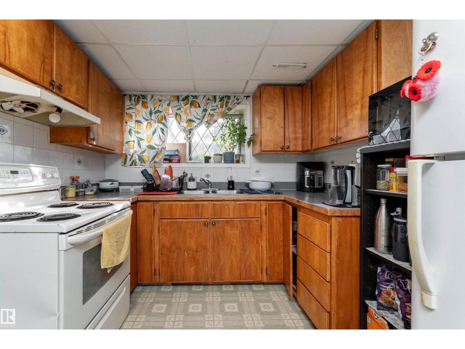 4535 30 Av Nw Property Photo 28