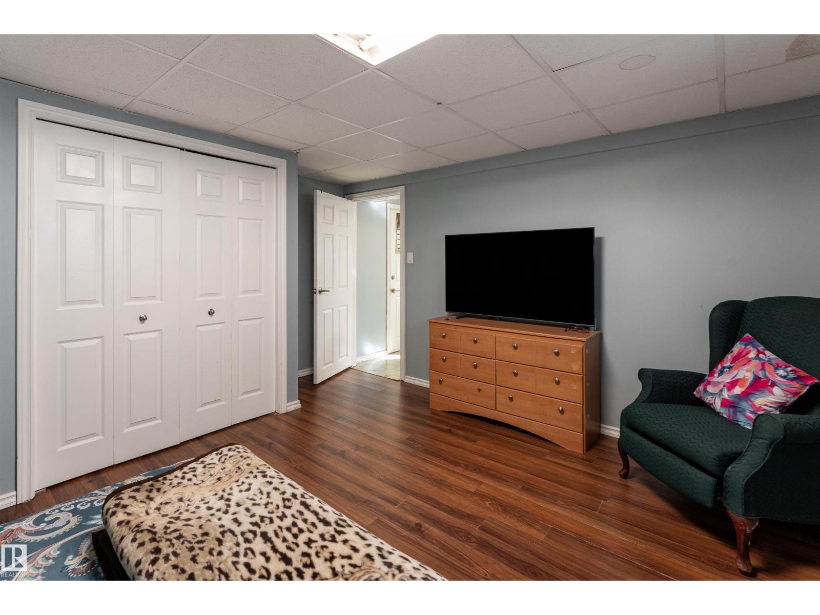 4535 30 Av Nw Property Photo 35