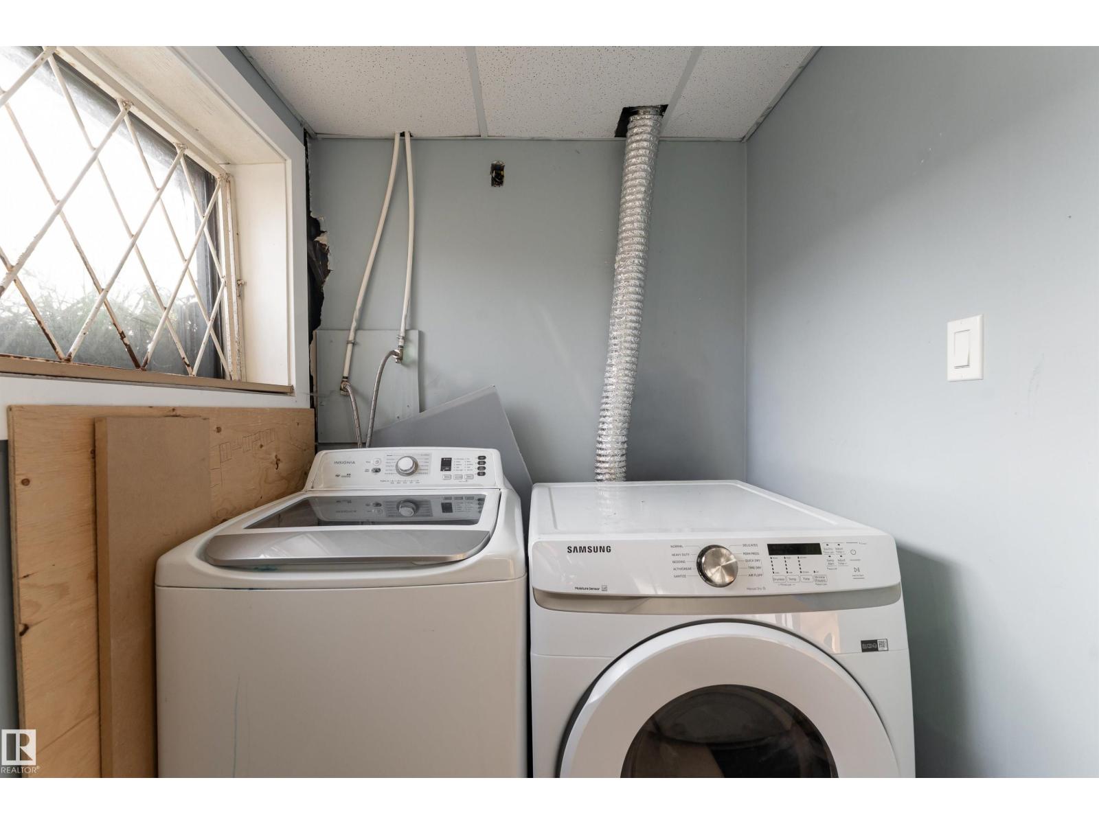 4535 30 Av Nw Property Photo 37