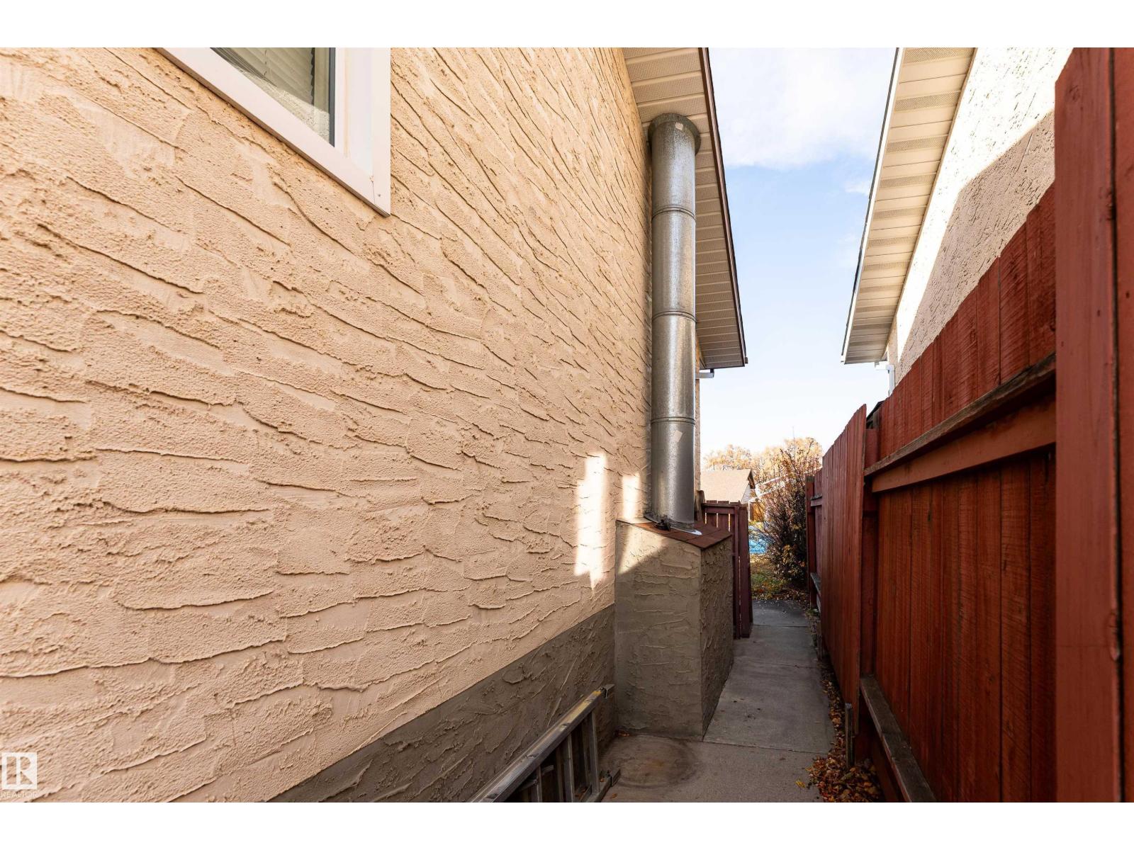 4535 30 Av Nw Property Photo 38