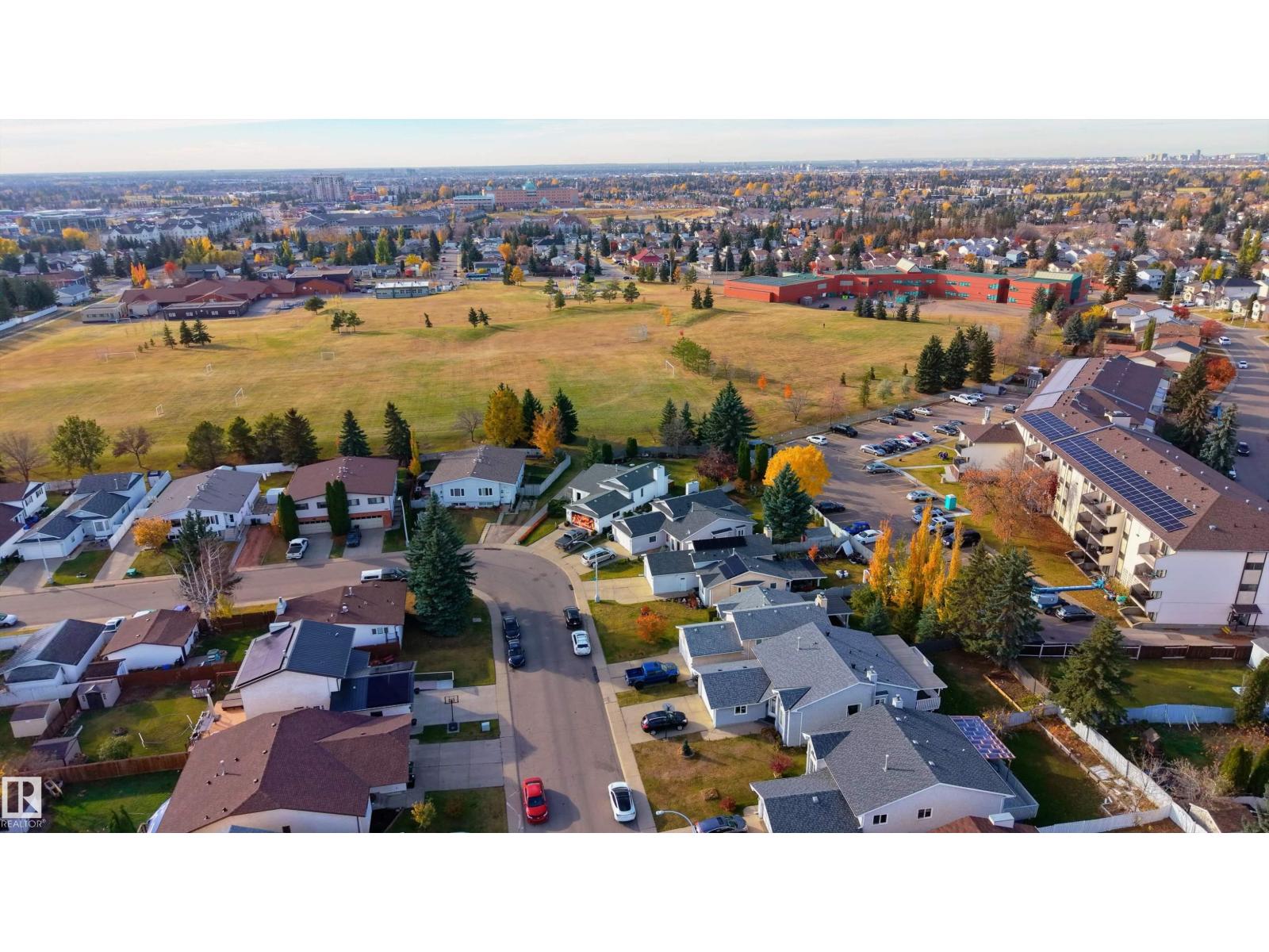 4535 30 Av Nw Property Photo 53