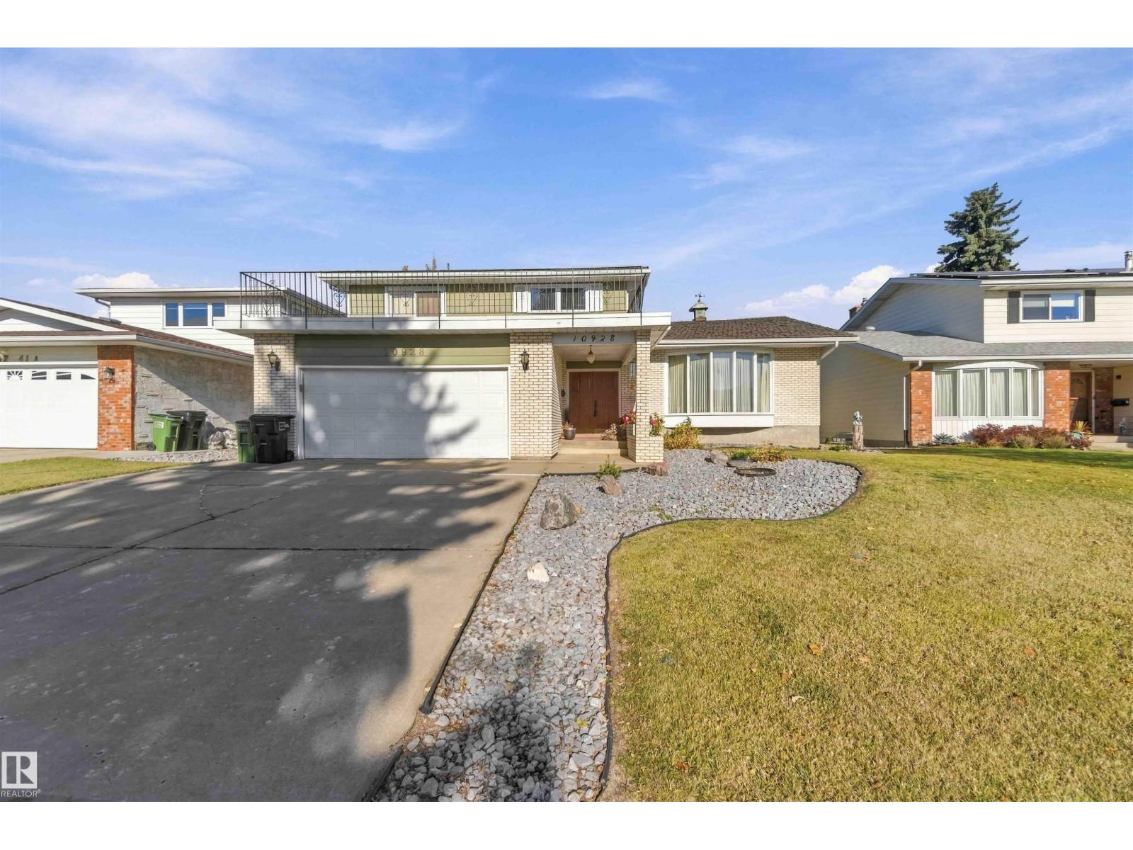 10928 41a Av Nw Property Photo 1