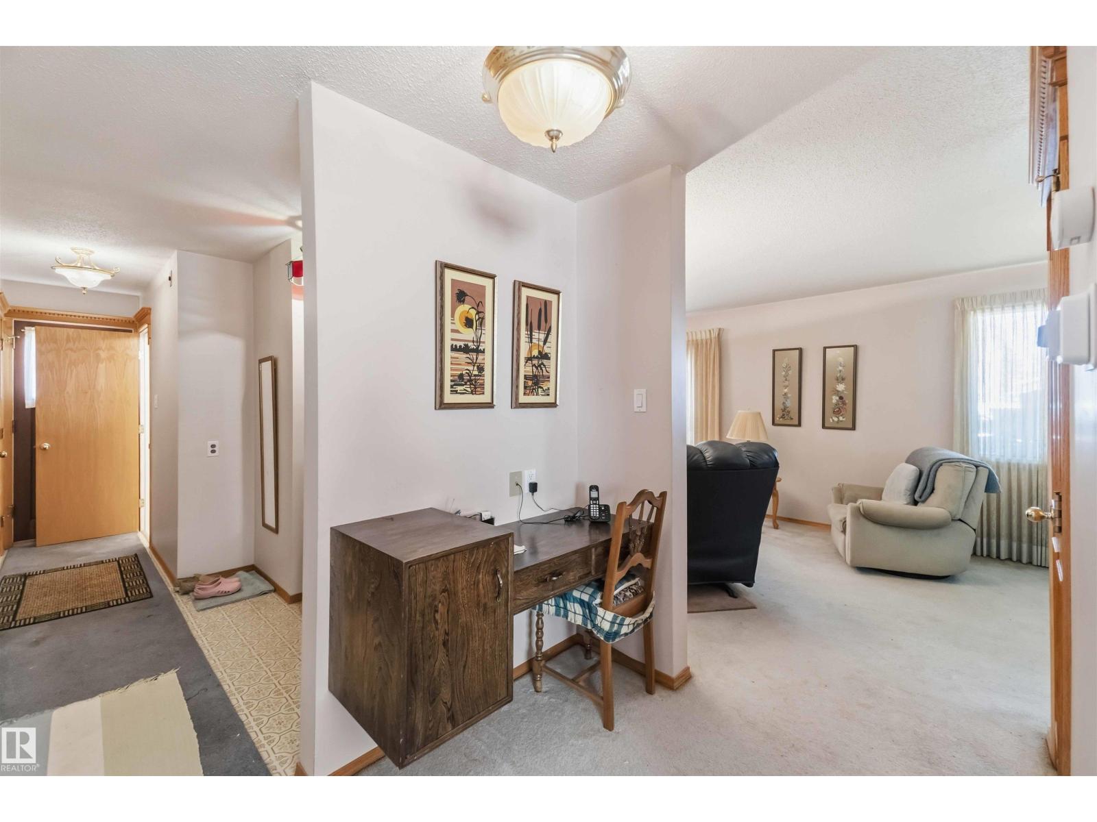 10928 41a Av Nw Property Photo 3