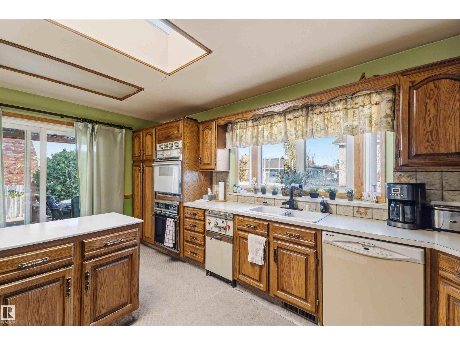10928 41a Av Nw Property Photo 21