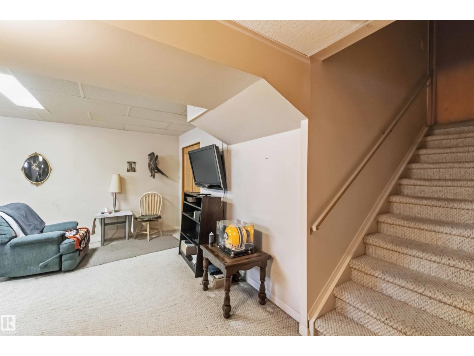 10928 41a Av Nw Property Photo 36