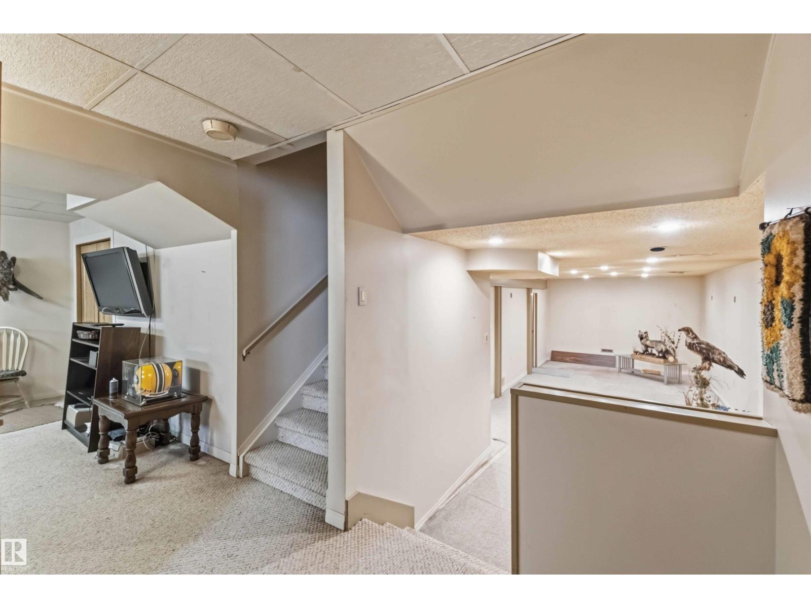 10928 41a Av Nw Property Photo 39