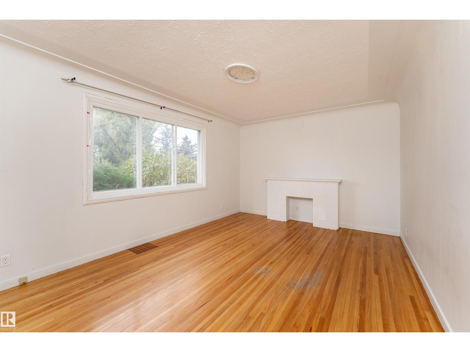 10719 132 St Nw Property Photo 3