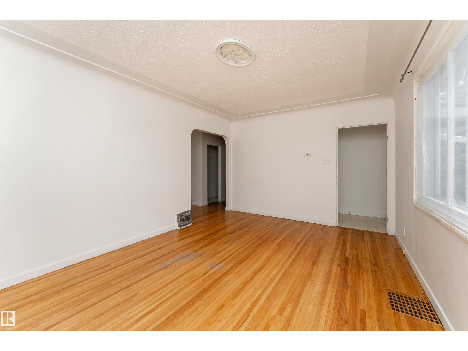 10719 132 St Nw Property Photo 4