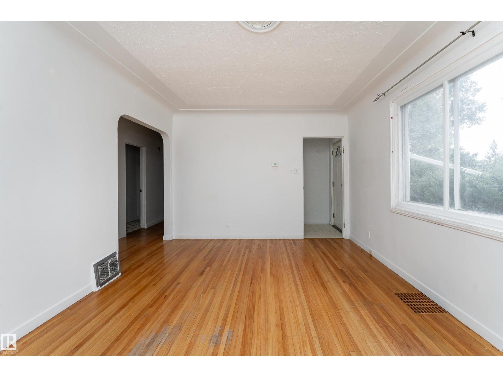 10719 132 St Nw Property Photo 5
