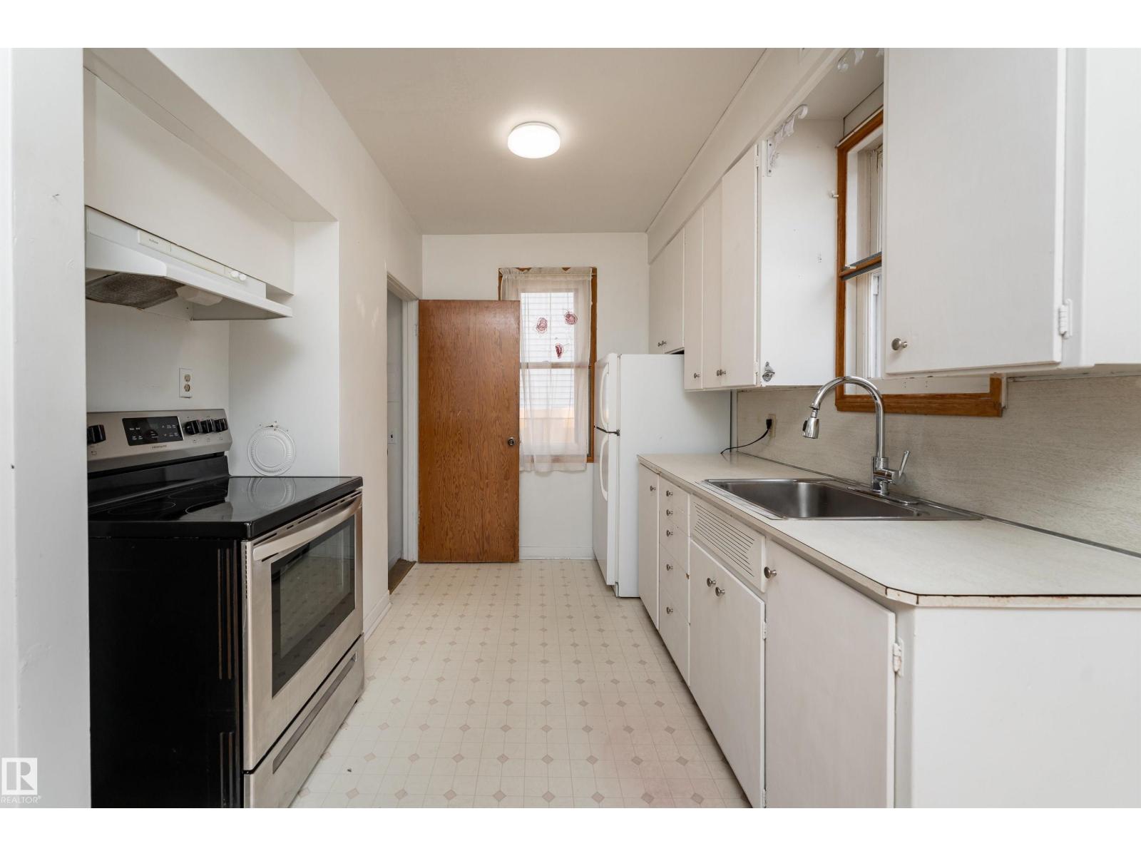 10719 132 St Nw Property Photo 9