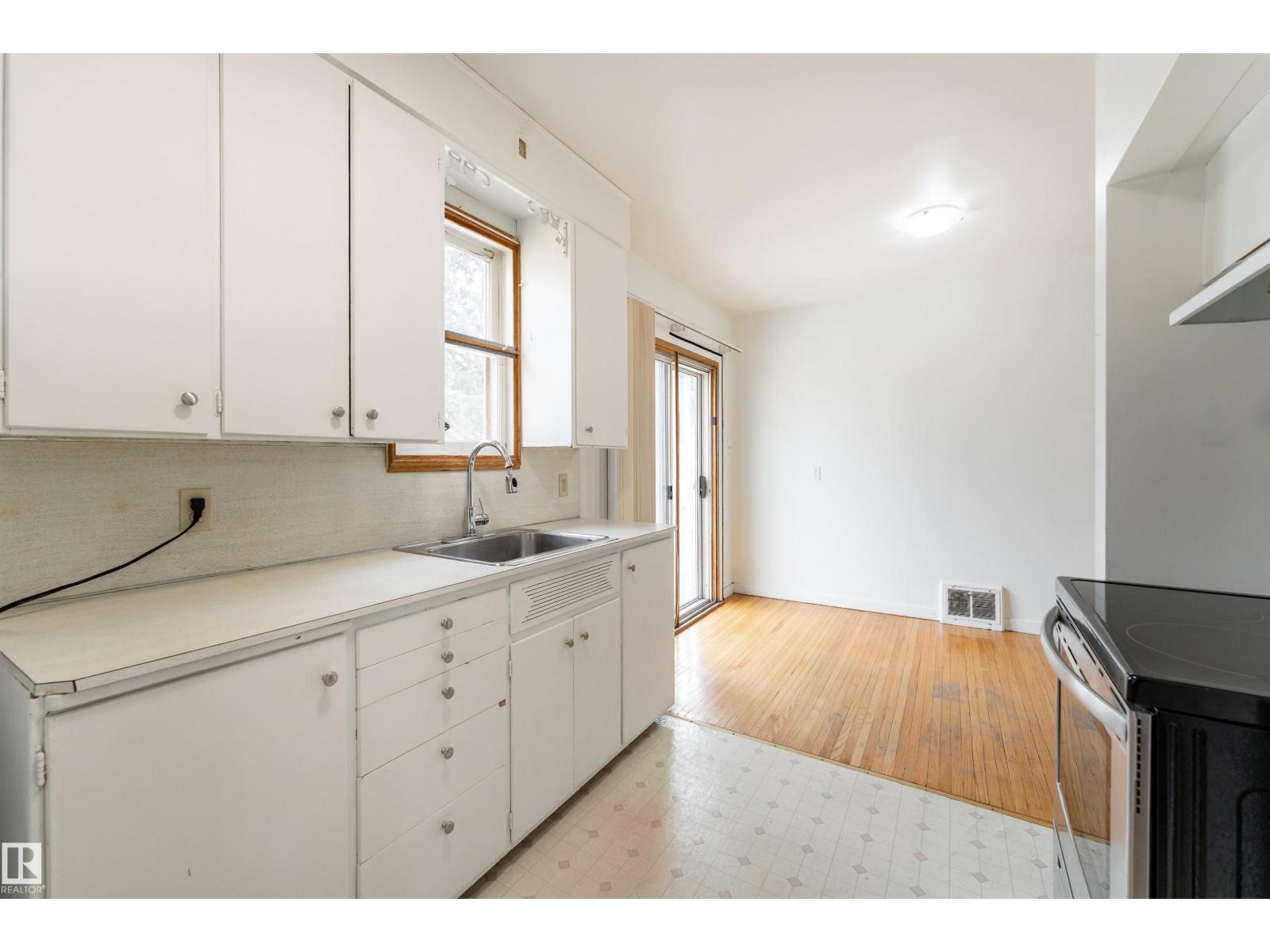 10719 132 St Nw Property Photo 11