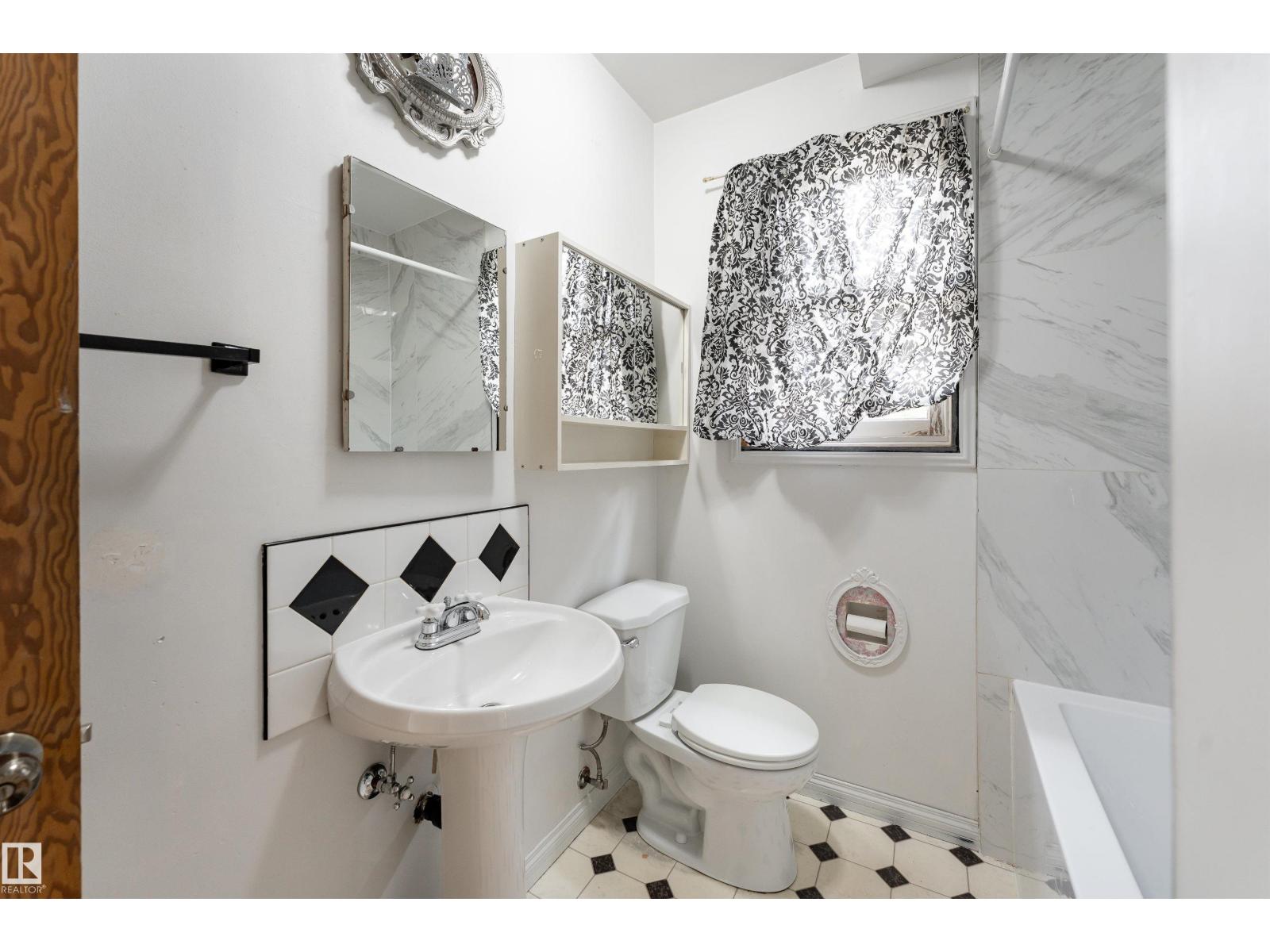 10719 132 St Nw Property Photo 21
