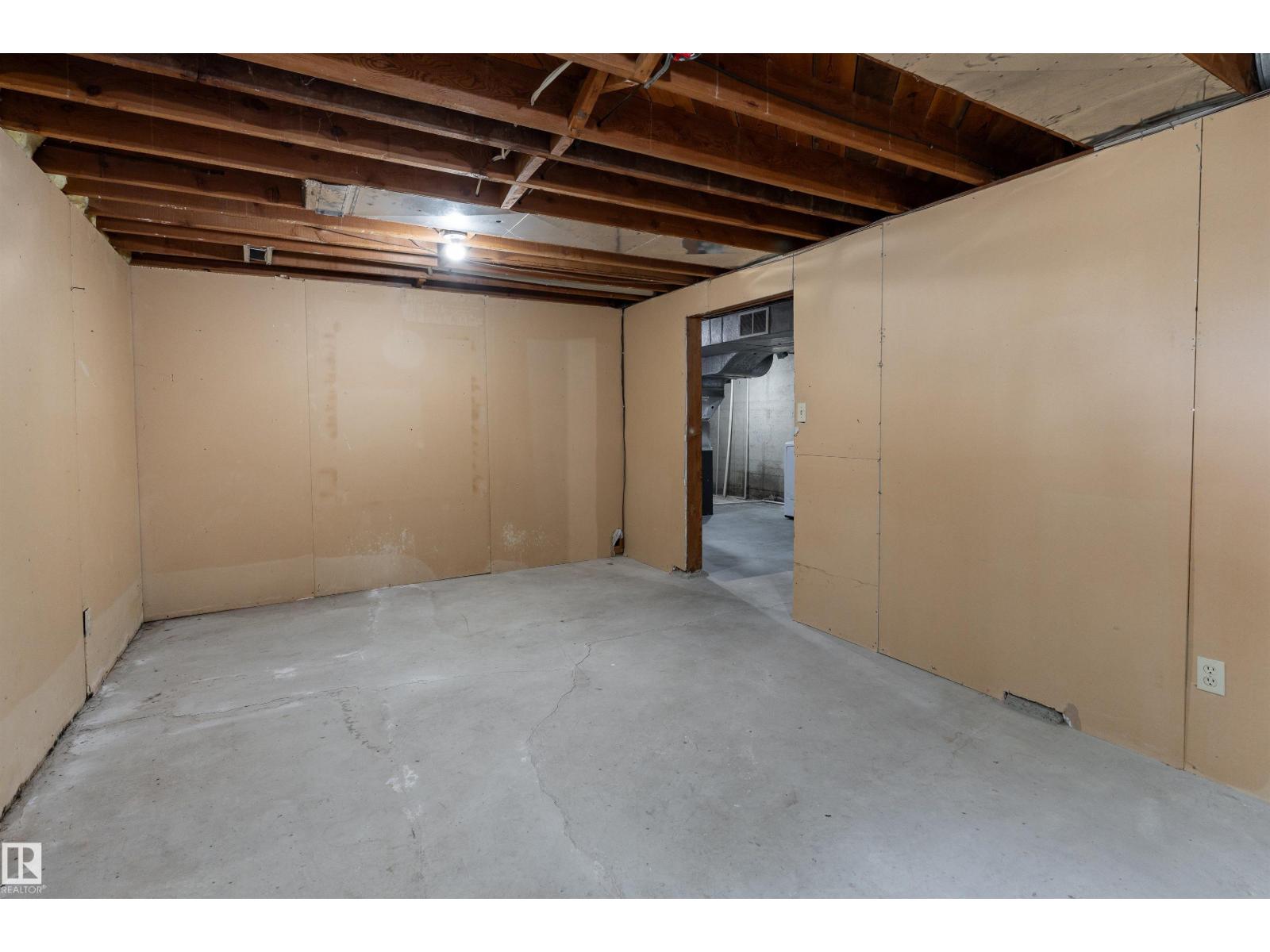 10719 132 St Nw Property Photo 30