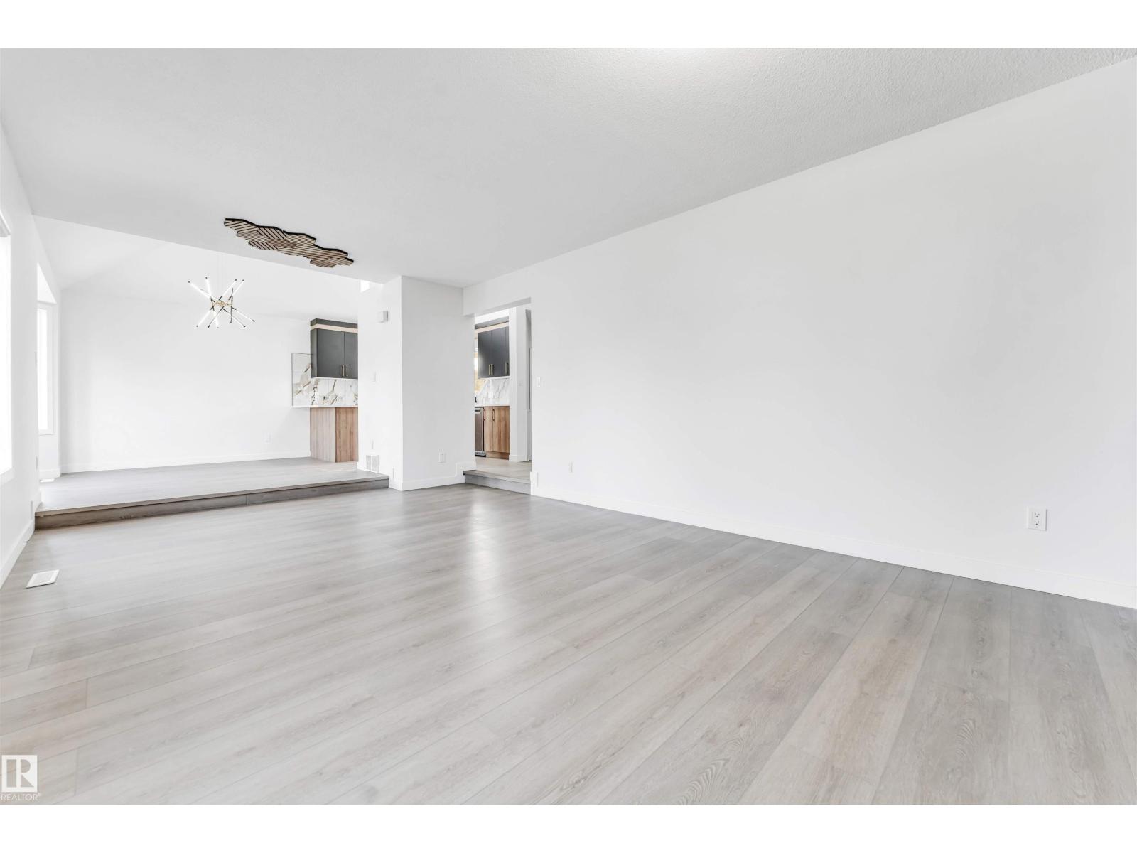 3003 36 St Nw Property Photo 17