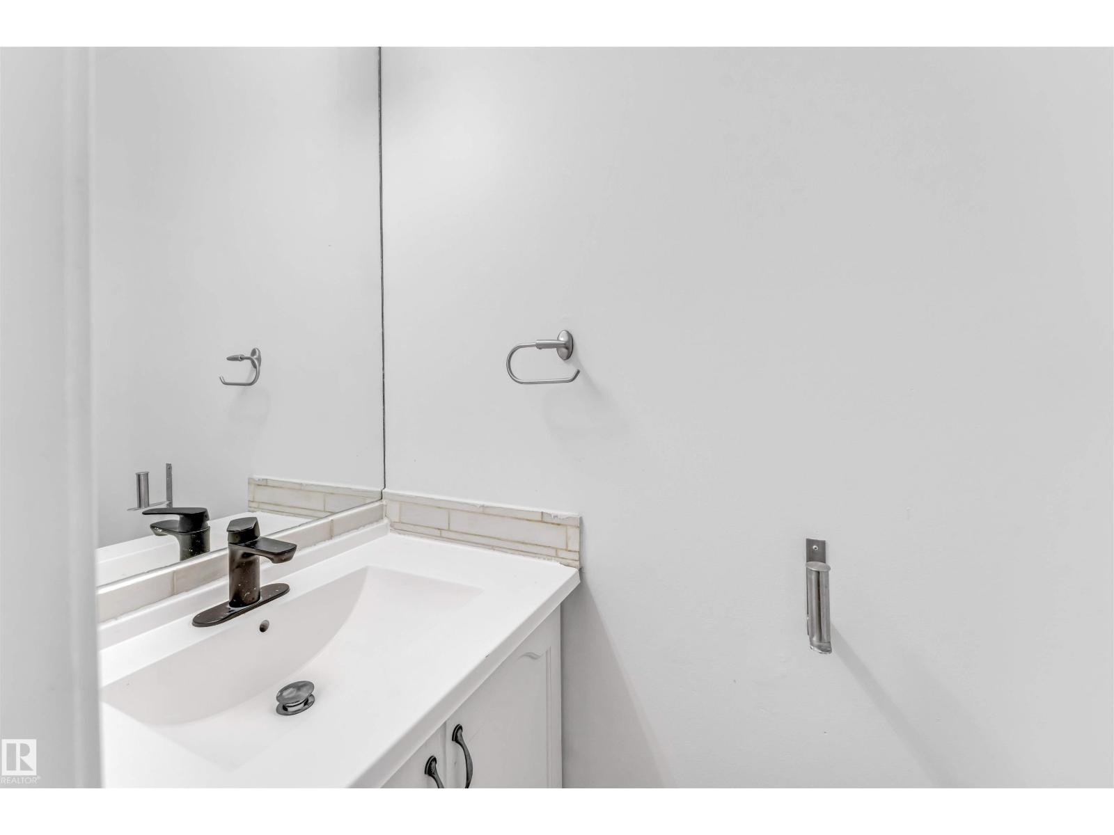 3003 36 St Nw Property Photo 18