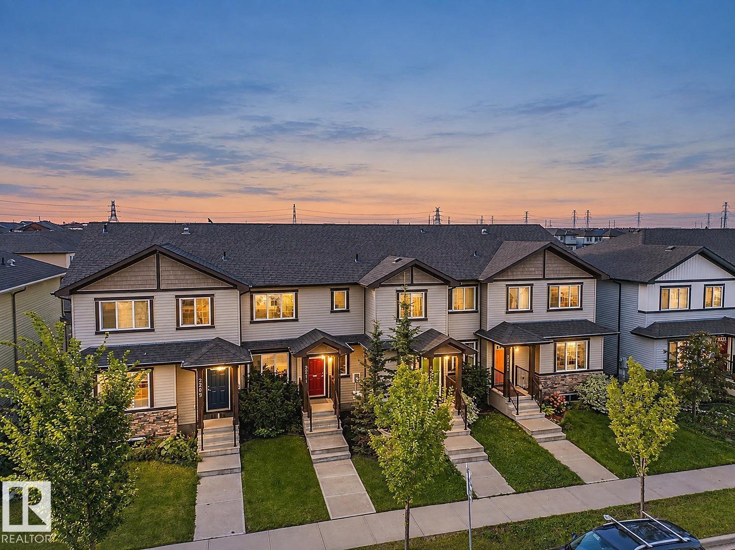 2211 16 AV NW