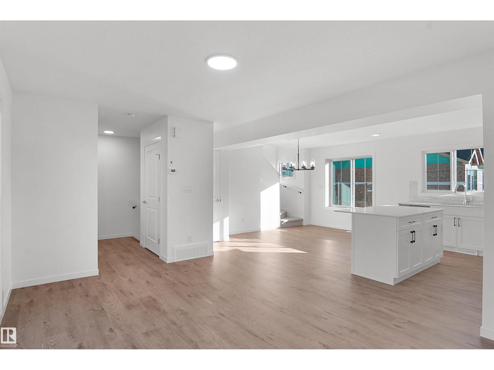 #63 17319 5 St Ne Property Photo 7