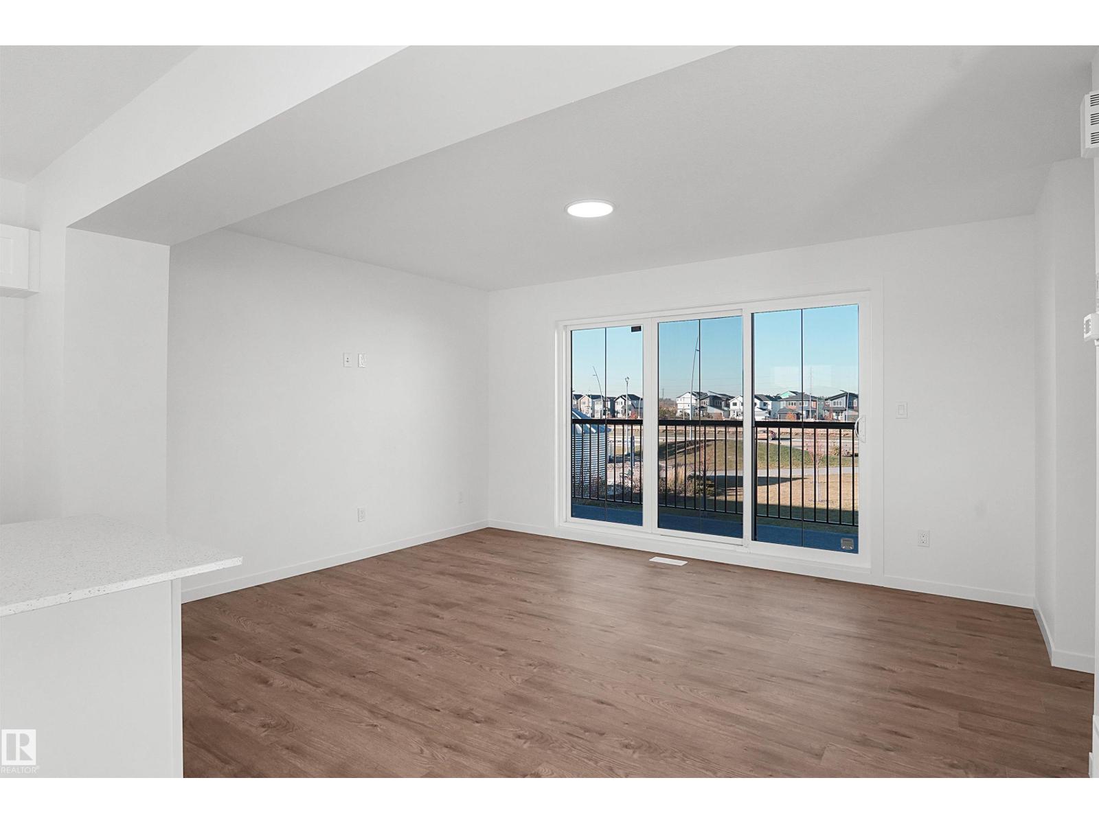 #63 17319 5 St Ne Property Photo 10