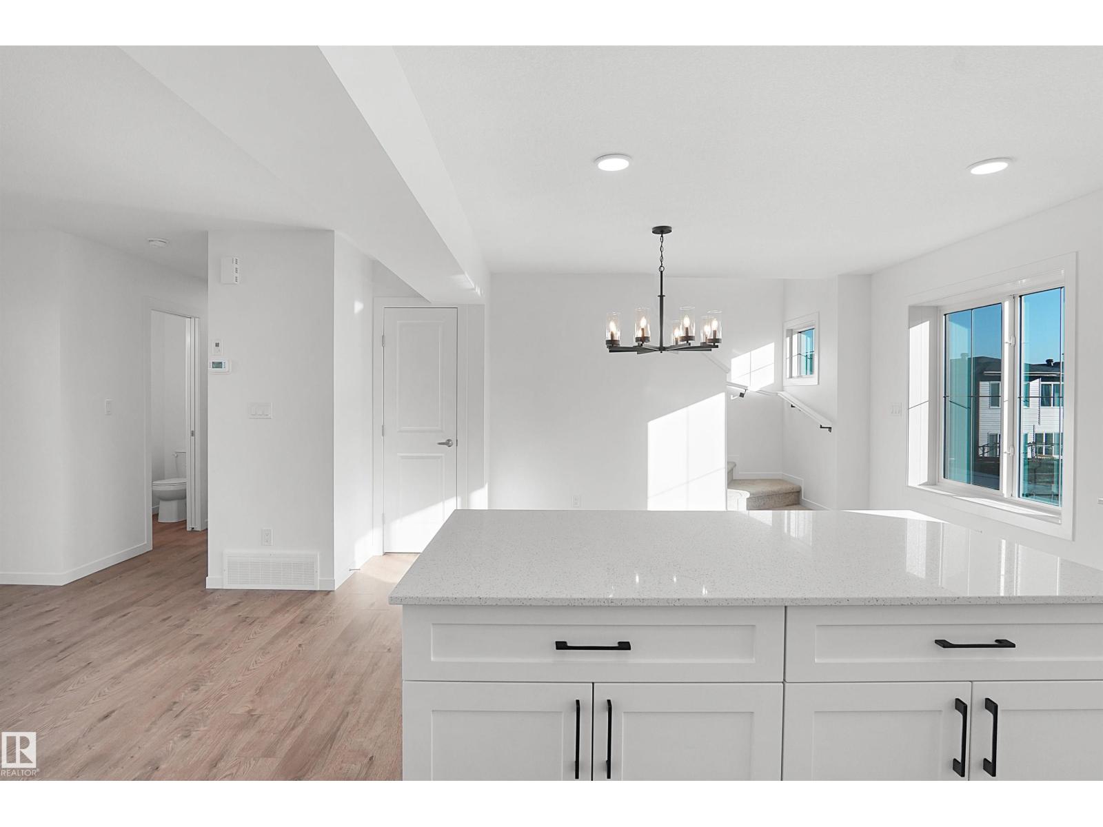 #63 17319 5 St Ne Property Photo 14