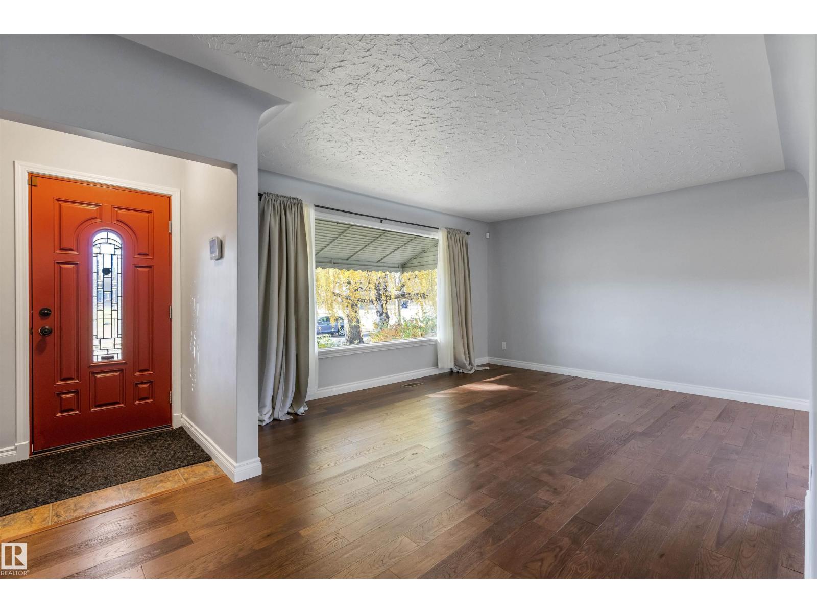 11643 137 St Nw Property Photo 2
