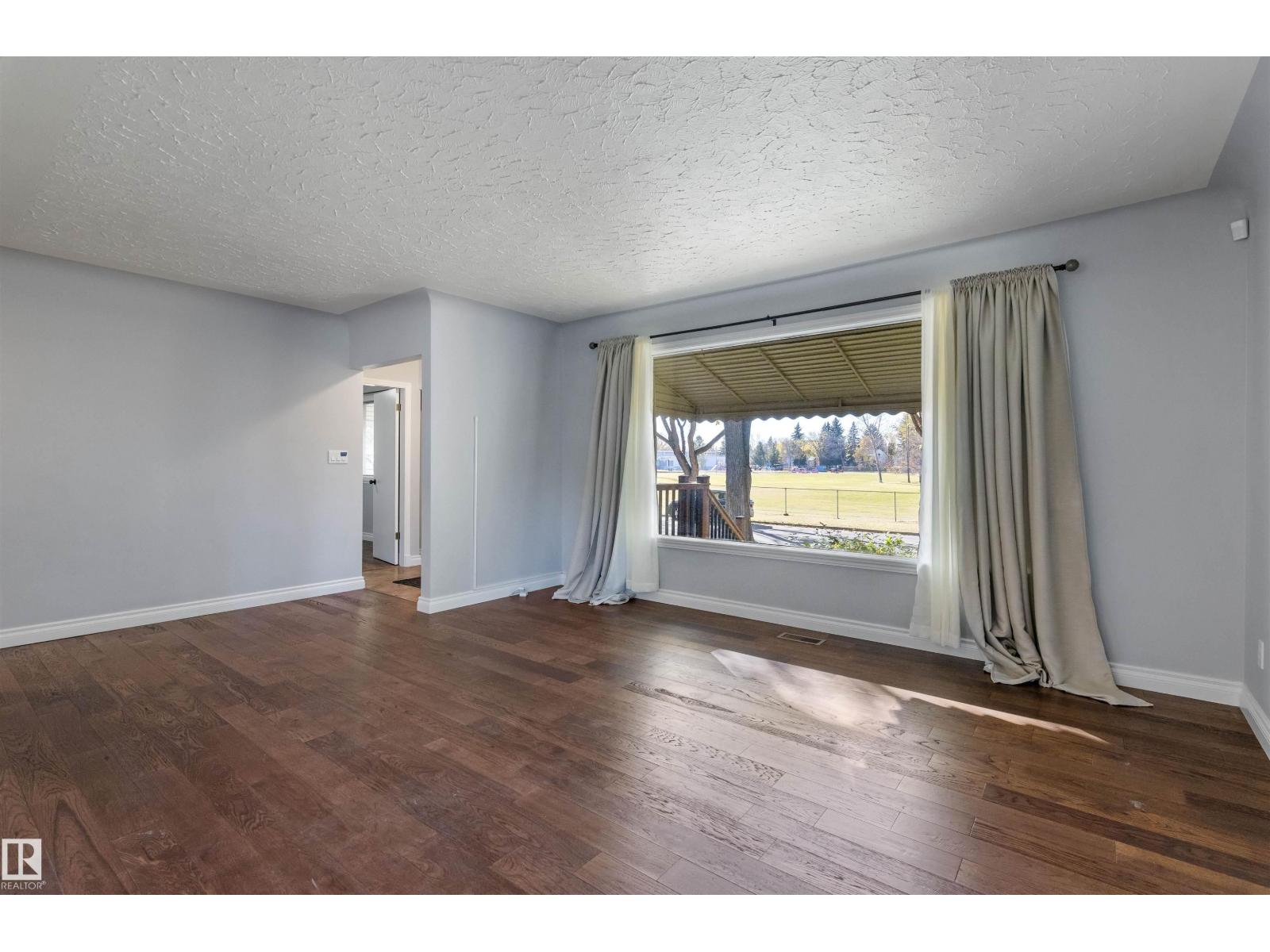 11643 137 St Nw Property Photo 5