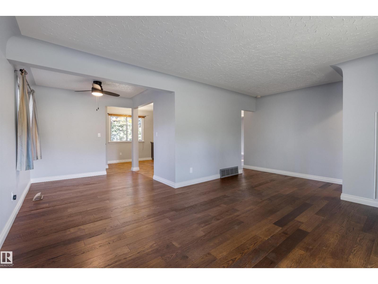 11643 137 St Nw Property Photo 6