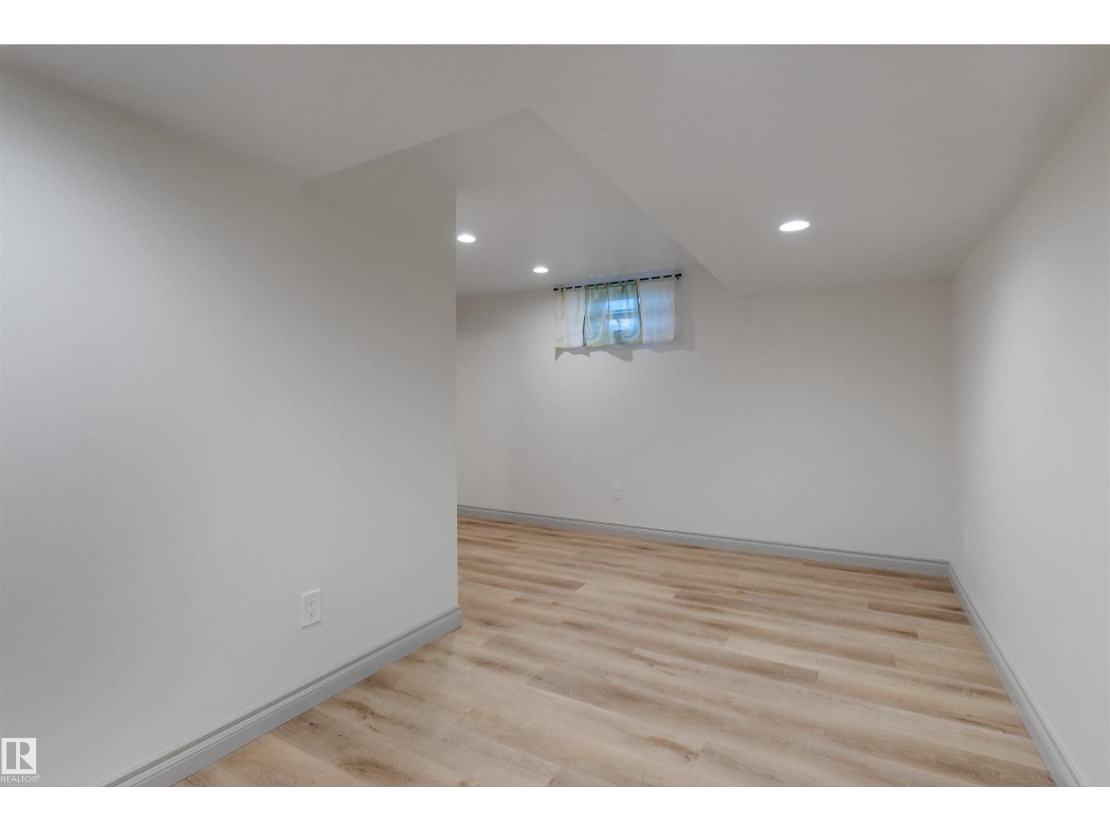 11643 137 St Nw Property Photo 31