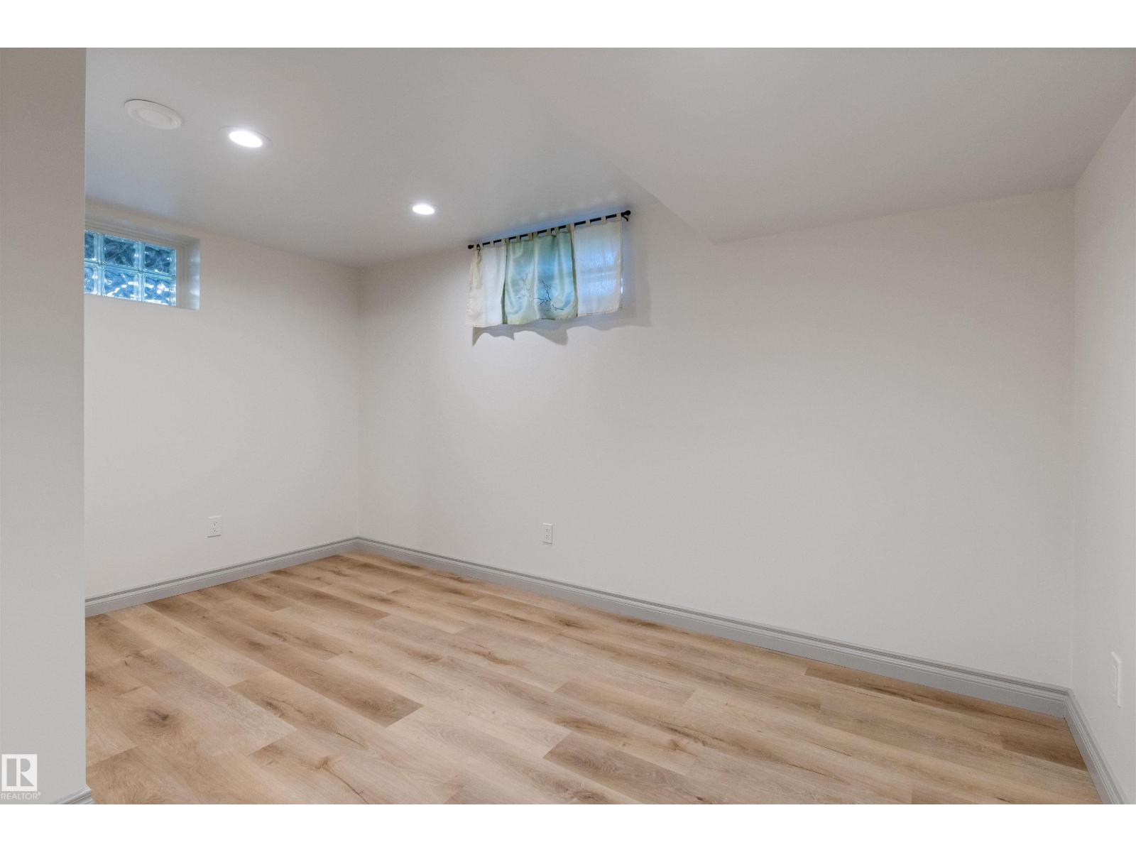 11643 137 St Nw Property Photo 32