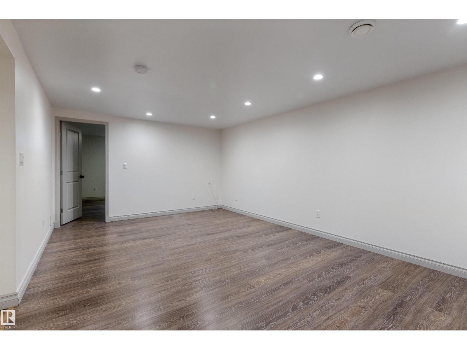 11643 137 St Nw Property Photo 38