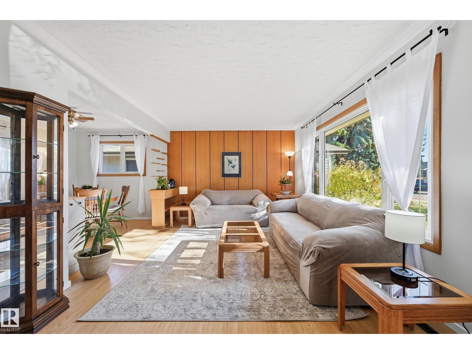 6604 93 Av Nw Property Photo 2