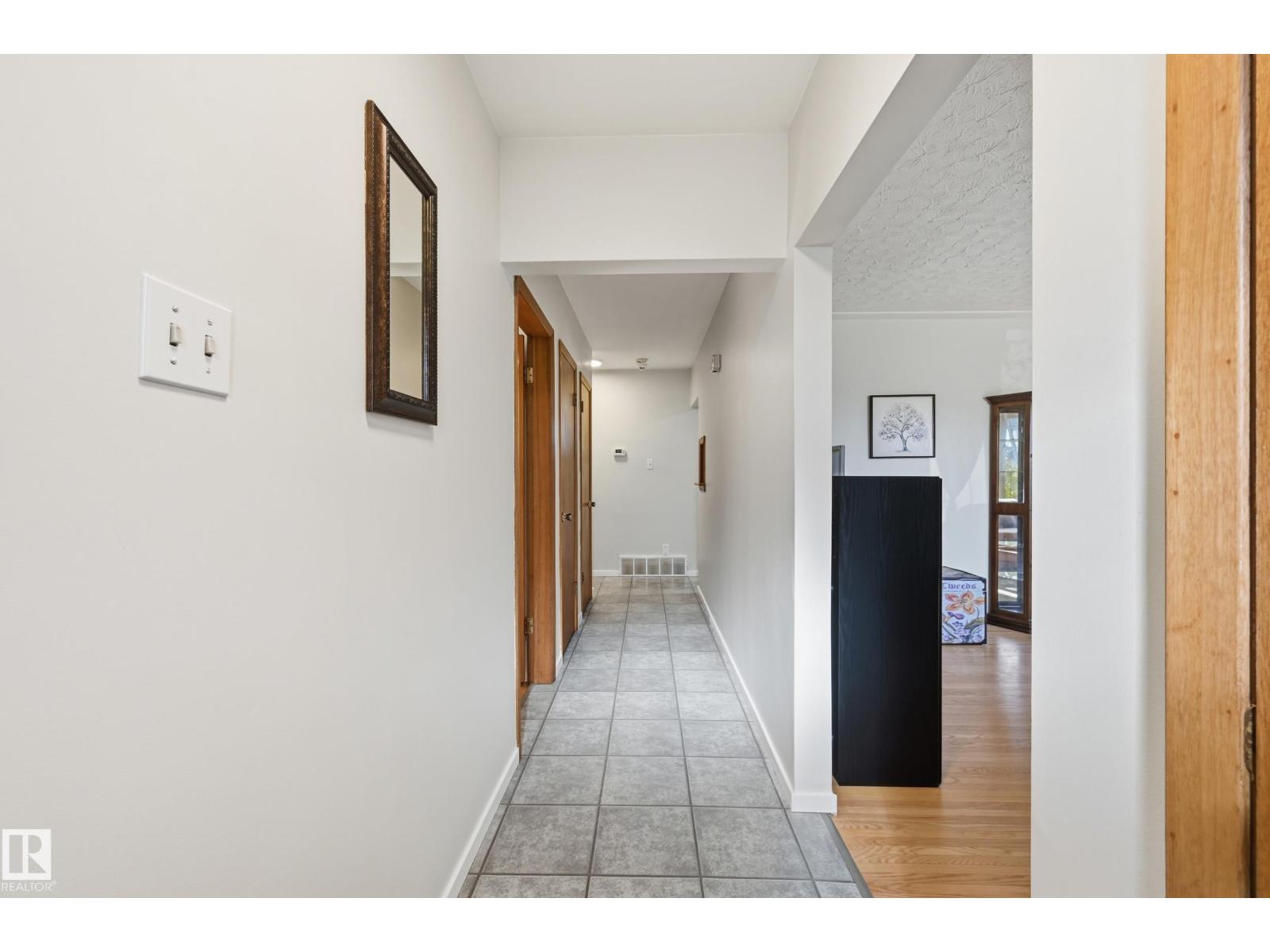 6604 93 Av Nw Property Photo 5