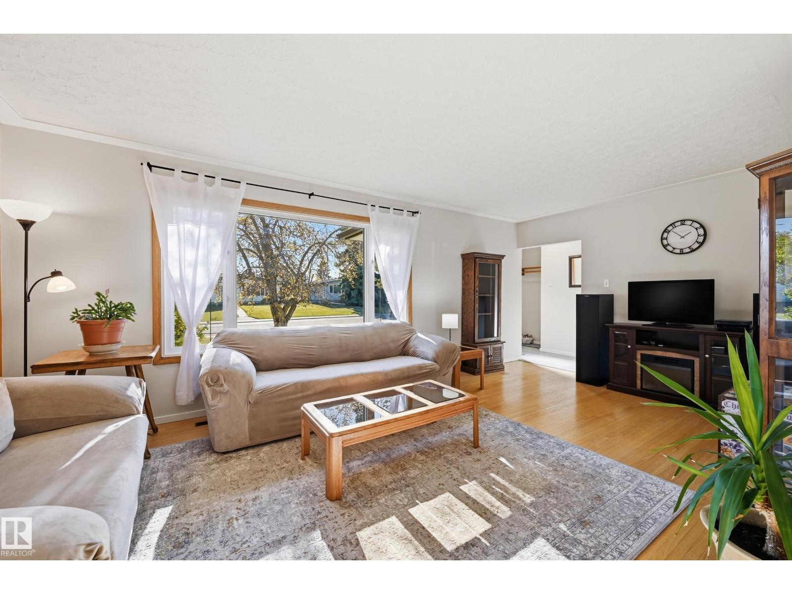 6604 93 Av Nw Property Photo 7